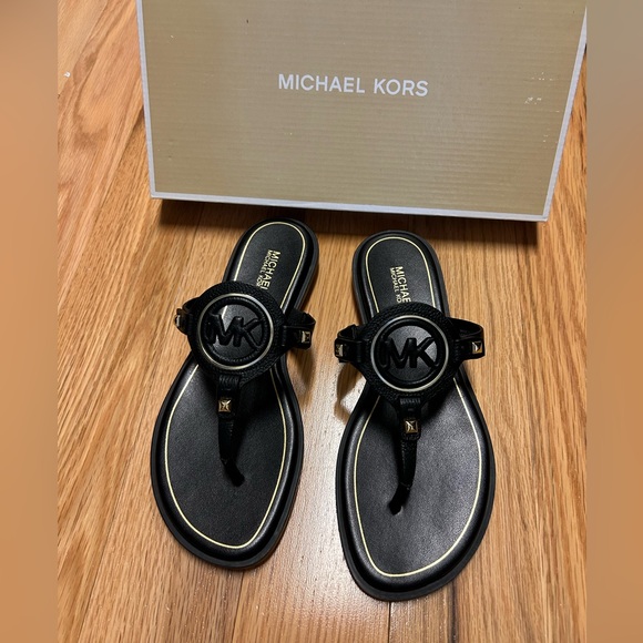 Michael Kors Aubrey tumbled leather thong sandals - Picture 1 of 6
